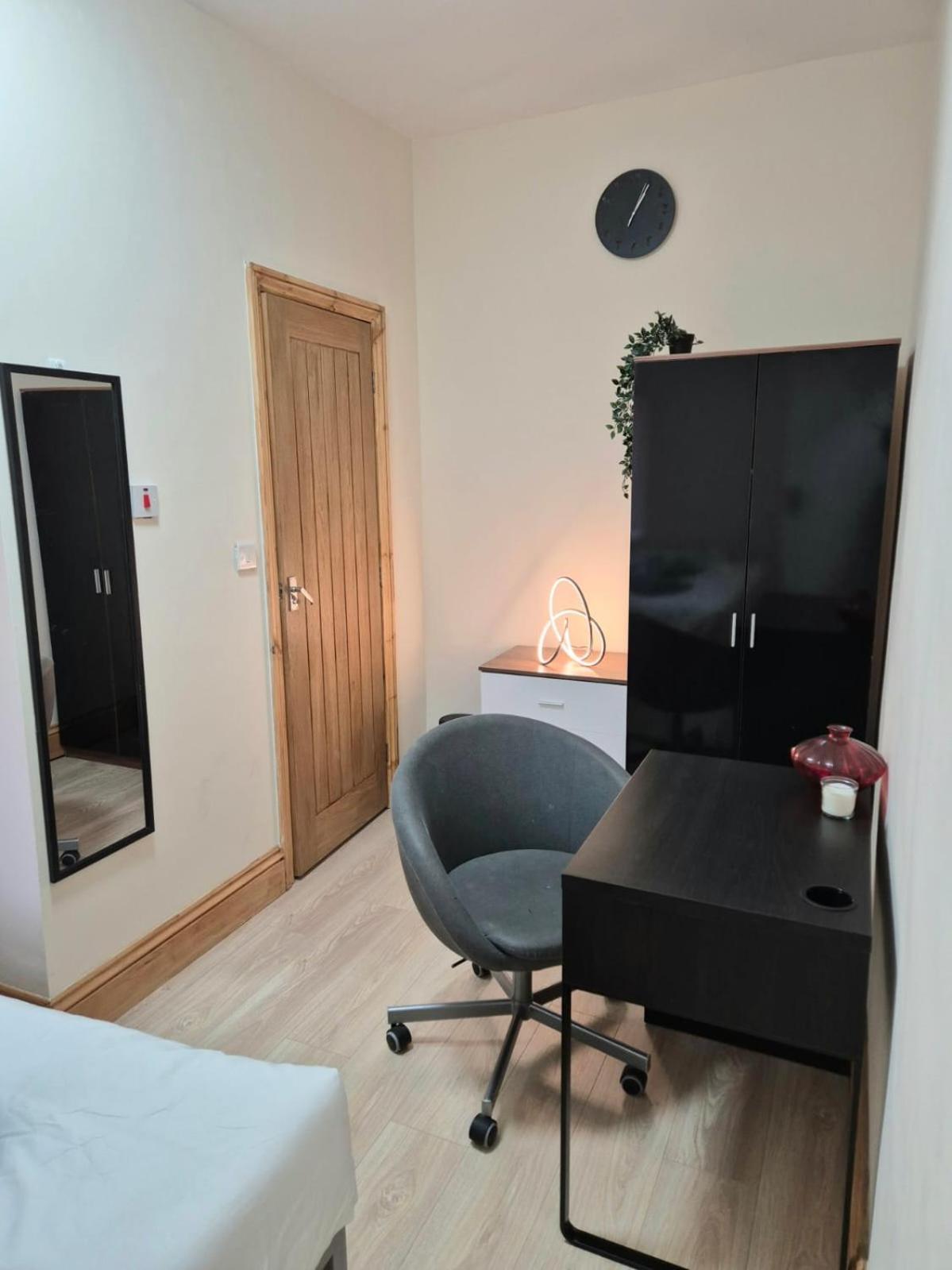 Rooms In Manchester 6 Minutes Drive To Victoria Station Esterno foto